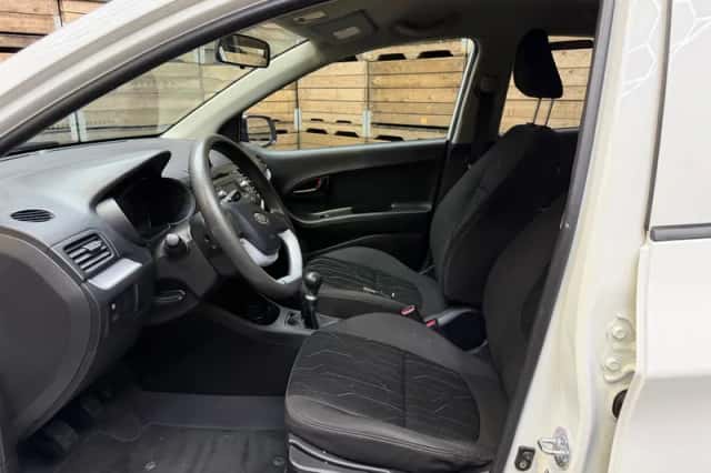 Kia Picanto (2011) thumbnail 4
