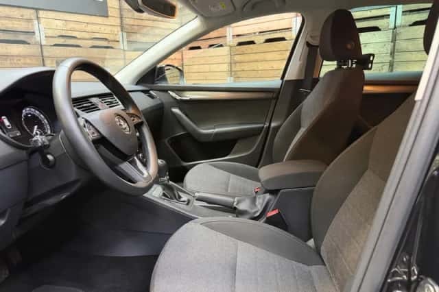 Škoda Octavia (2019) thumbnail 3