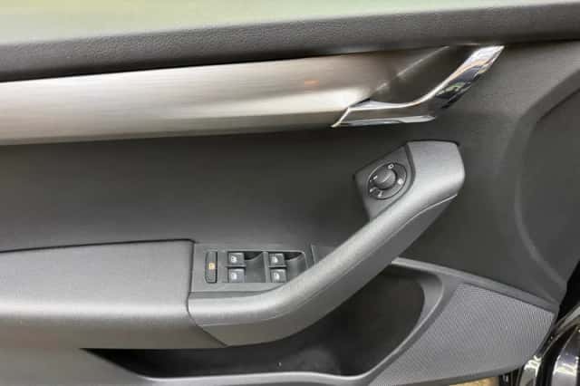 Škoda Octavia (2019) thumbnail 4