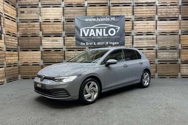Volkswagen Golf (2021) thumbnail 2