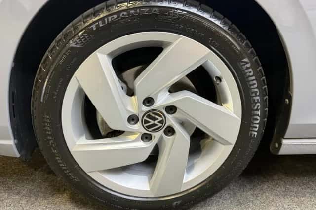 Volkswagen Golf (2021) thumbnail 3