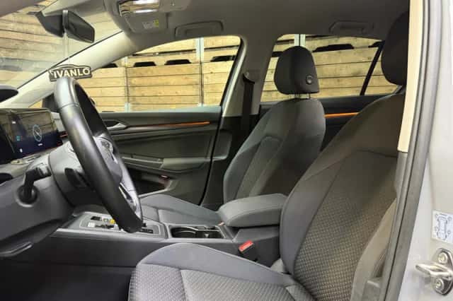 Volkswagen Golf (2021) thumbnail 4
