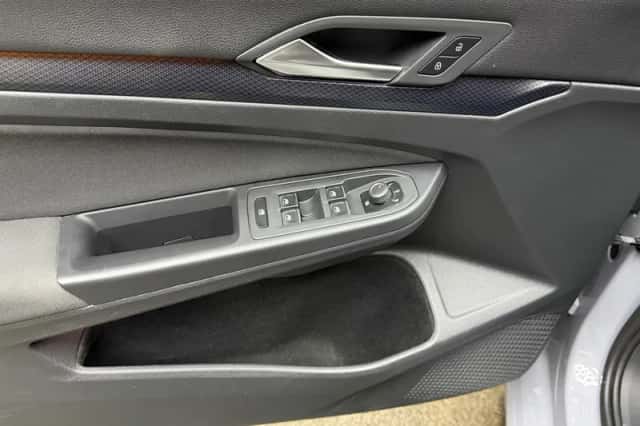 Volkswagen Golf (2021) thumbnail 5