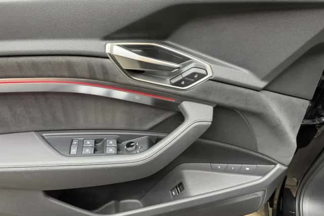 Audi Q8 e-tron (2023) thumbnail 4