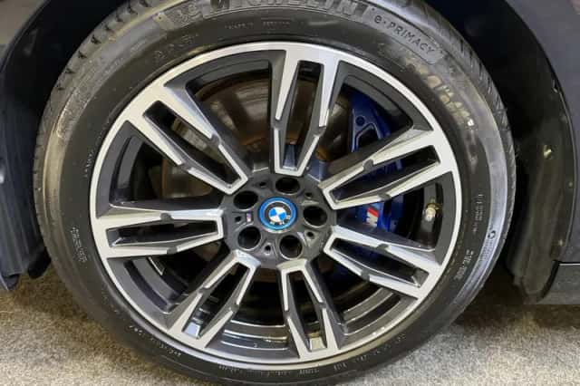 BMW i5 (2024) thumbnail 2