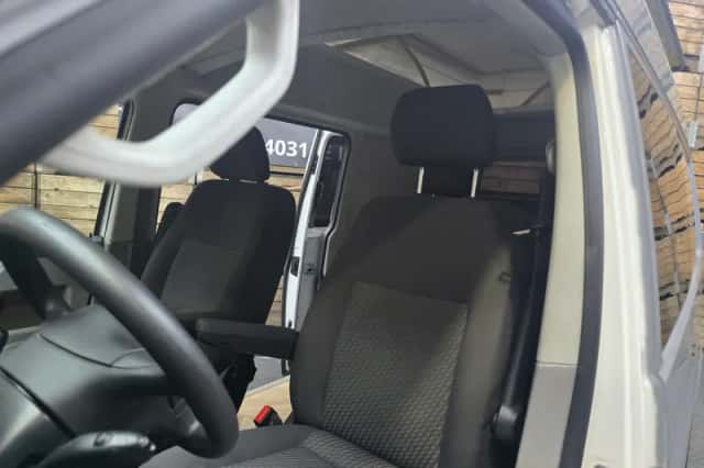 Volkswagen Transporter (2013) thumbnail 5