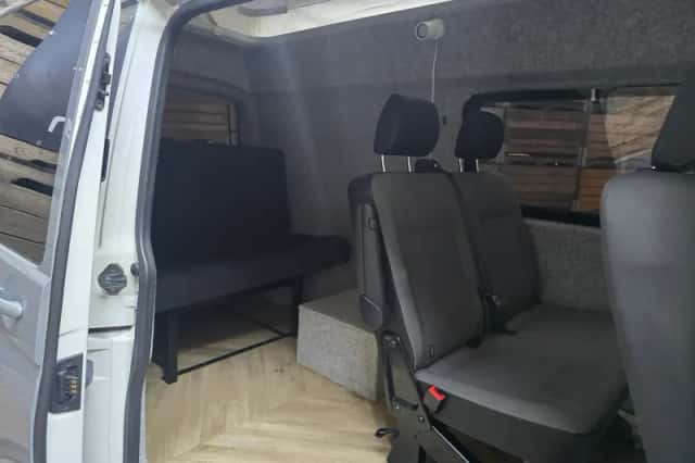 Volkswagen Transporter (2013) thumbnail 6