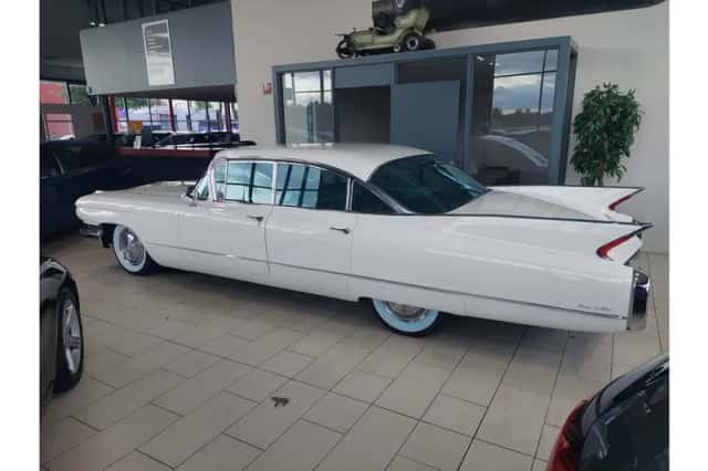 Cadillac CadillacSedan-De-Ville (1960) thumbnail 2