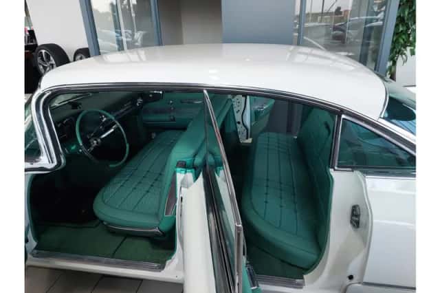 Cadillac CadillacSedan-De-Ville (1960) thumbnail 3