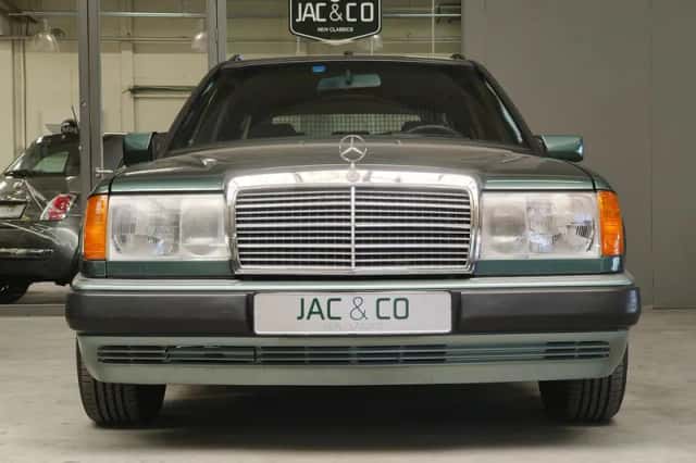 Mercedes-Benz E-Klasse (1991) thumbnail 3