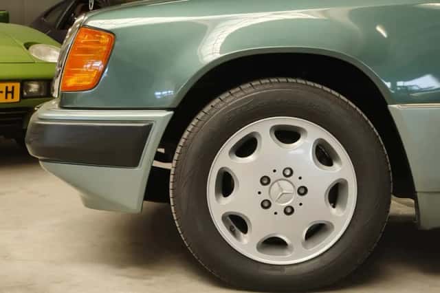 Mercedes-Benz E-Klasse (1991) thumbnail 6