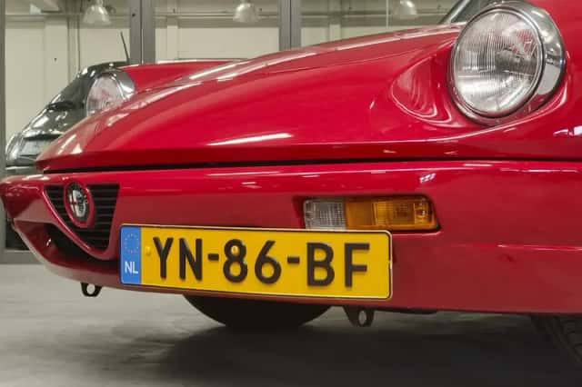 Alfa Romeo Spider (1990) thumbnail 6