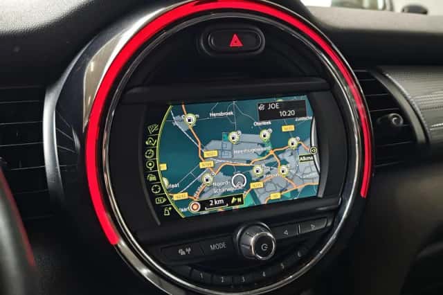 MINI Cooper (2015) thumbnail 2