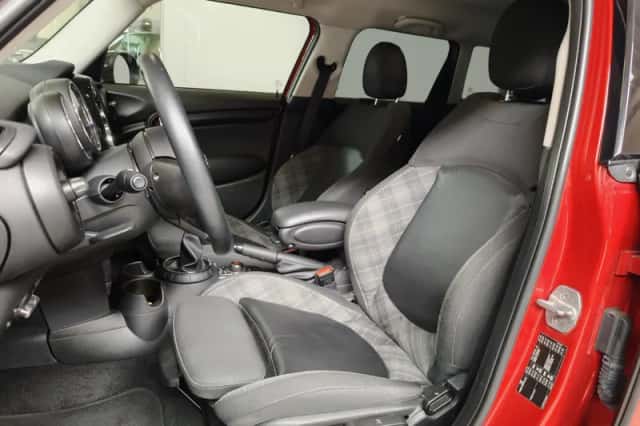 MINI Cooper (2015) thumbnail 3
