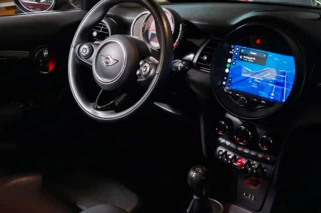 MINI Cooper (2017) thumbnail 2