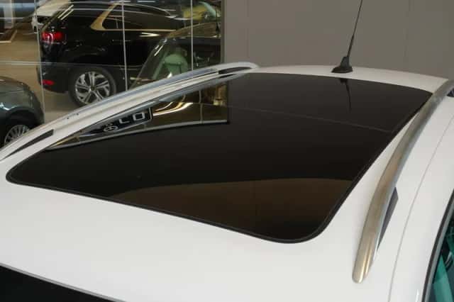 Volkswagen Tiguan (2010) thumbnail 4