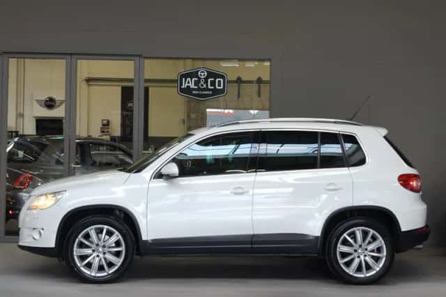 Volkswagen Tiguan (2010) thumbnail 6