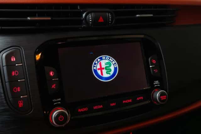 Alfa Romeo Giulietta (2017) thumbnail 3