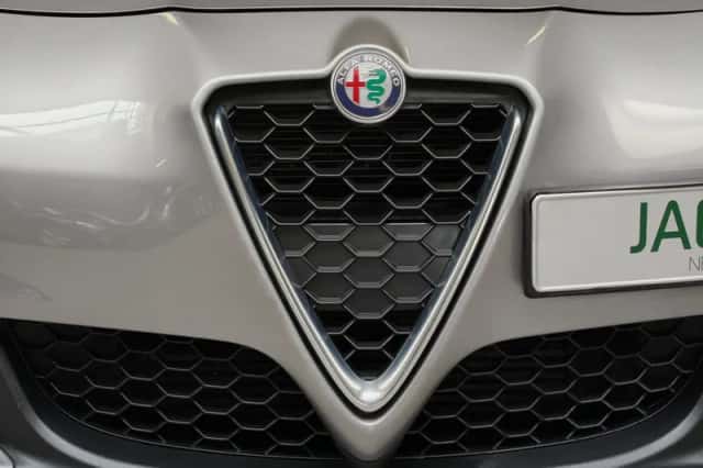 Alfa Romeo Giulietta (2017) thumbnail 4