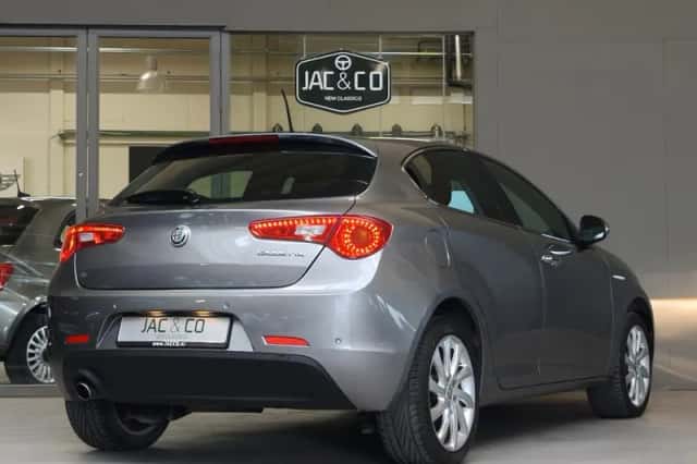 Alfa Romeo Giulietta (2017) thumbnail 5