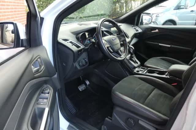 Ford Kuga (2018) thumbnail 2