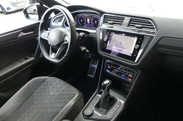 Volkswagen Tiguan (2022) thumbnail 2
