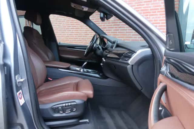 BMW X5 (2015) thumbnail 6