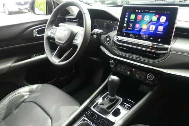 Jeep Compass (2025) thumbnail 2