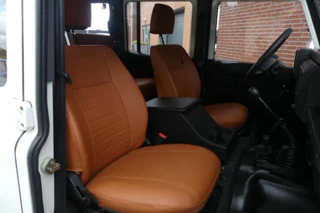 Land Rover Defender (2005) thumbnail 6