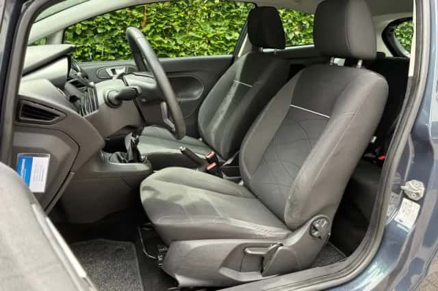 Ford Fiesta (2013) thumbnail 2