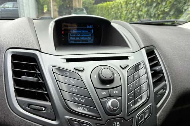 Ford Fiesta (2013) thumbnail 5