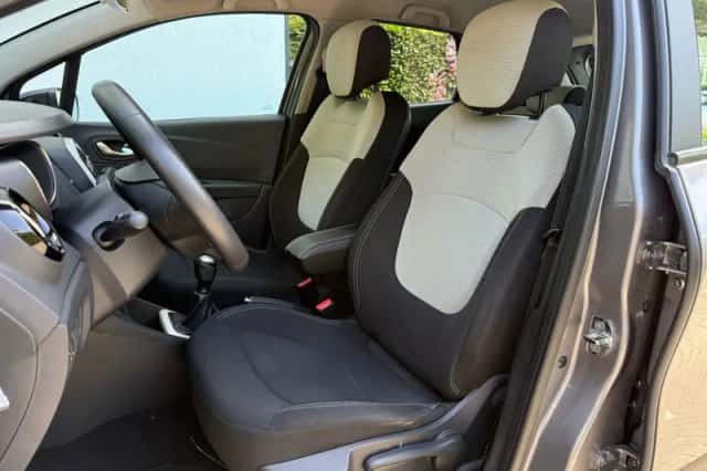 Renault Captur (2019) thumbnail 2