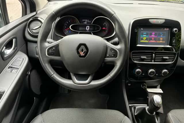 Renault Clio (2017) thumbnail 2