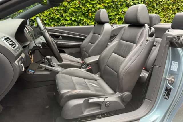Volkswagen Eos (2012) thumbnail 2