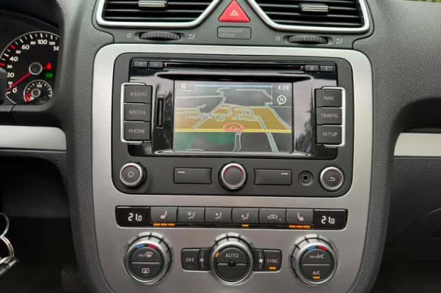 Volkswagen Eos (2012) thumbnail 6