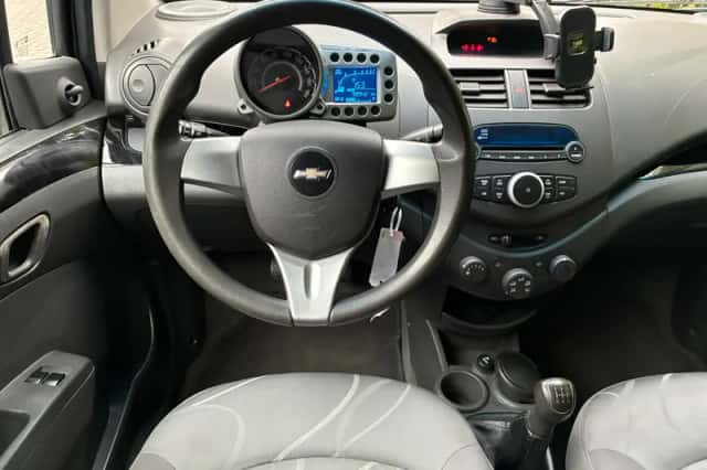Chevrolet Spark (2010) thumbnail 2