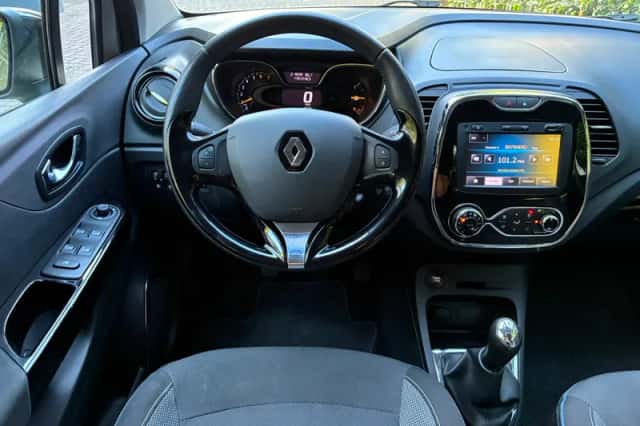 Renault Captur (2015) thumbnail 2