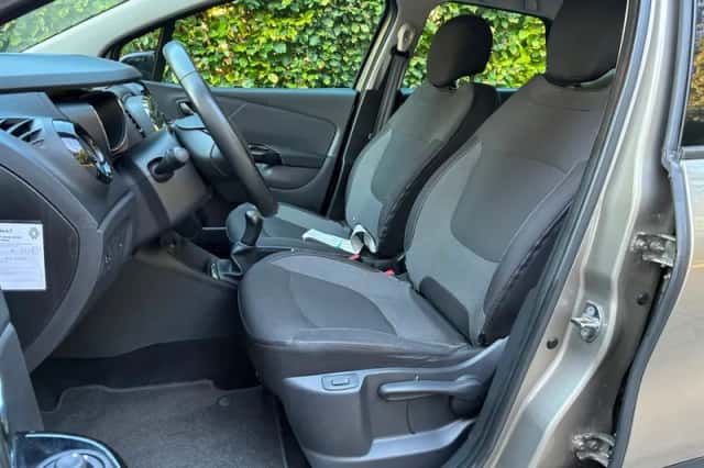 Renault Captur (2015) thumbnail 3