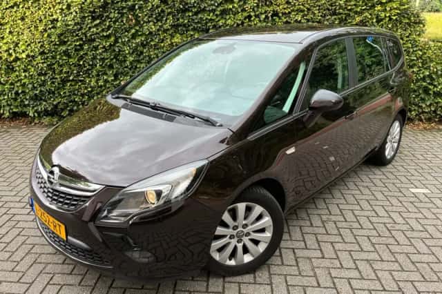 Opel Zafira (2015) thumbnail 1