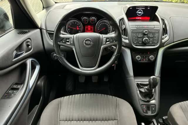 Opel Zafira (2015) thumbnail 2