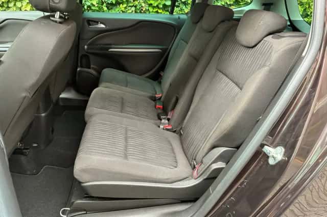 Opel Zafira (2015) thumbnail 4
