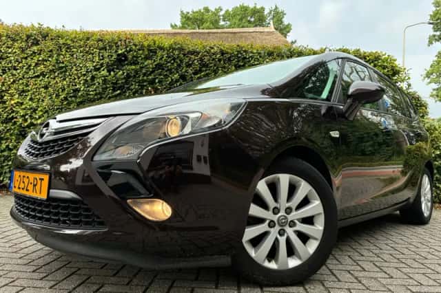Opel Zafira (2015) thumbnail 6