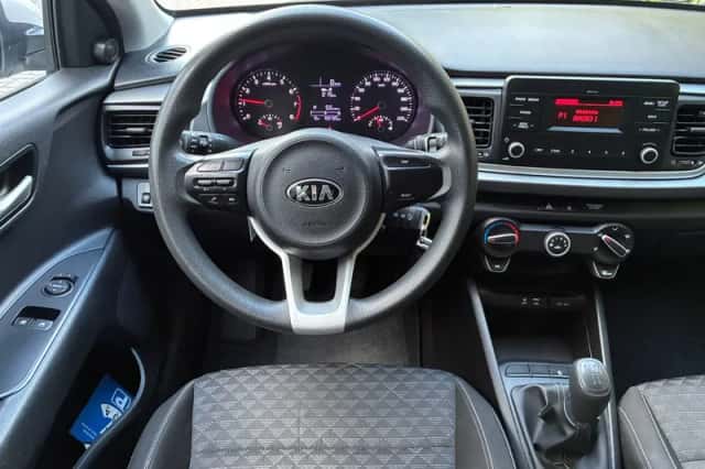 Kia Rio (2017) thumbnail 2