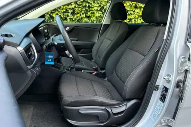 Kia Rio (2017) thumbnail 4