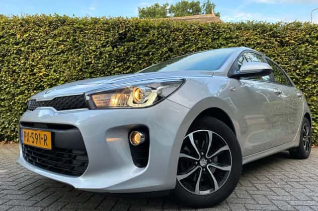 Kia Rio (2017) thumbnail 6