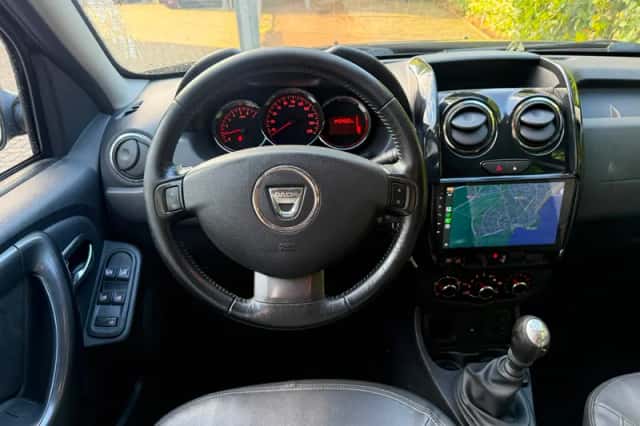 Dacia Duster (2015) thumbnail 2