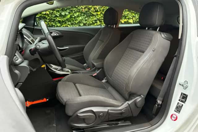 Opel Astra (2014) thumbnail 3