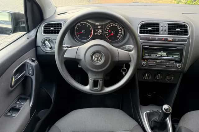 Volkswagen Polo (2013) thumbnail 2
