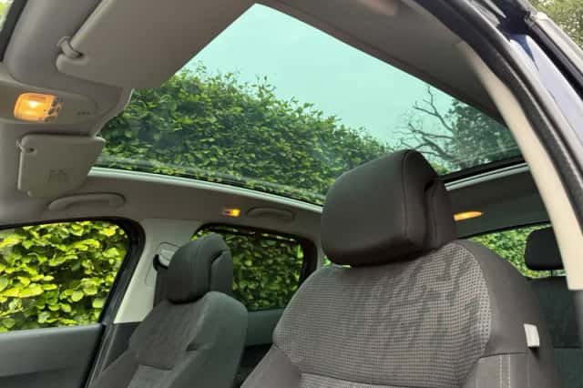 Peugeot 3008 (2010) thumbnail 5