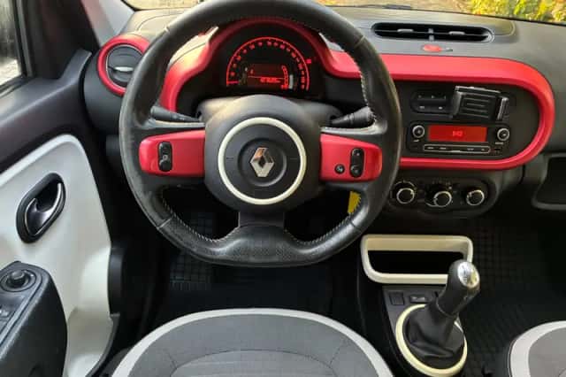 Renault Twingo (2015) thumbnail 2